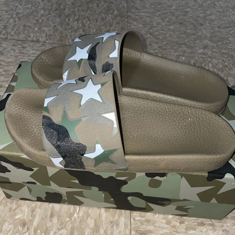 Valentino pool slides - Picture 3 of 7